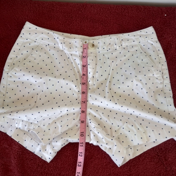 Women's Dockers Essential Shorts White with Black Polka Dots Size  6P - Picture 6 of 8